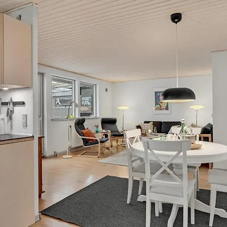 Beautiful In With Kitchen Holiday home